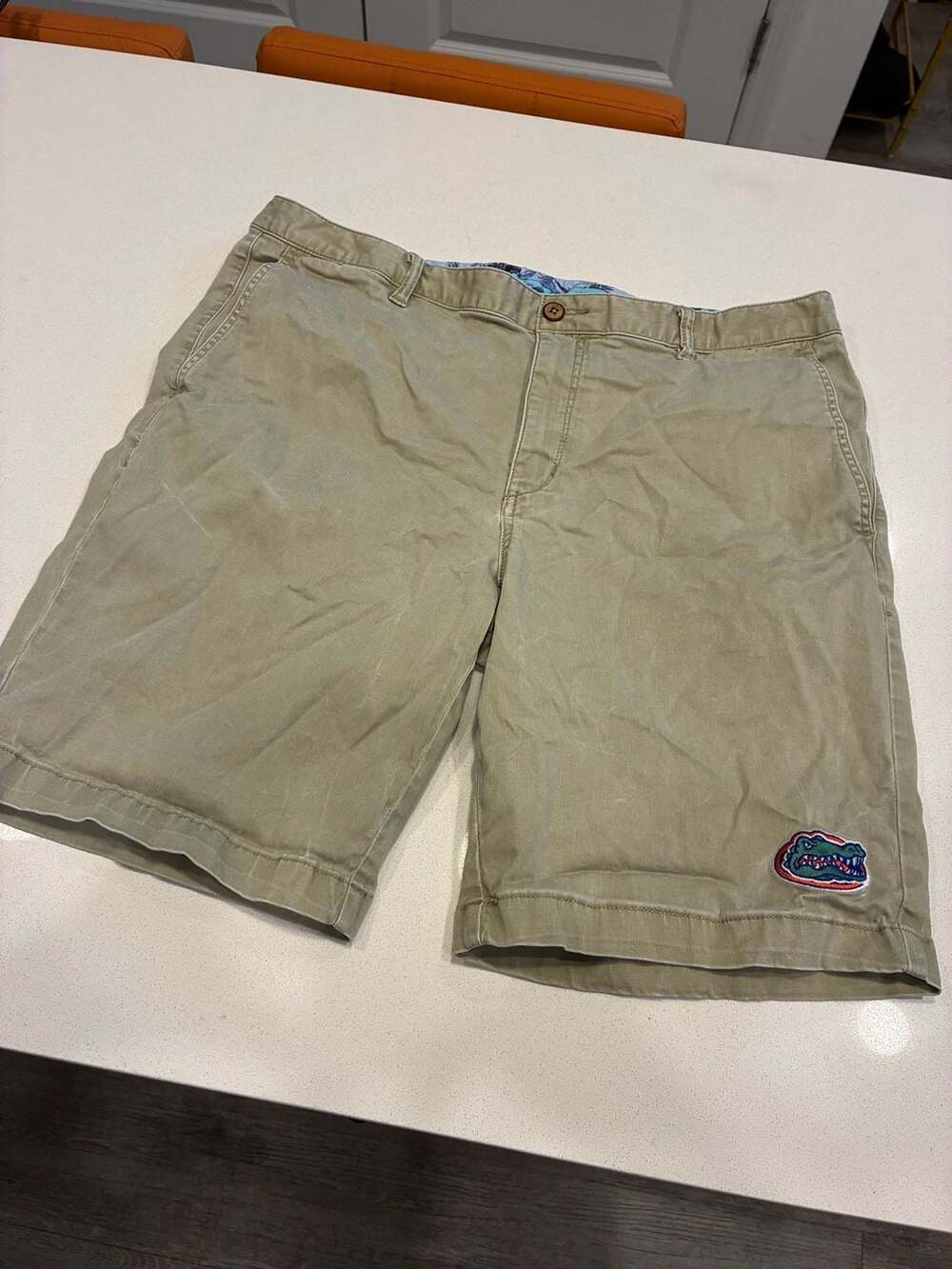 Tommy Bahama Florida Gators Chino Shorts Size 38 Tan
